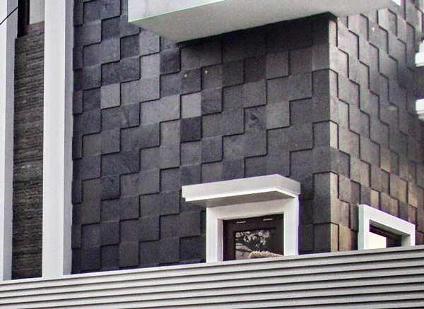 Fasad rumah minimalis dengan batu alam candi susun zigzag warna hitam untuk tampilan modern elegan