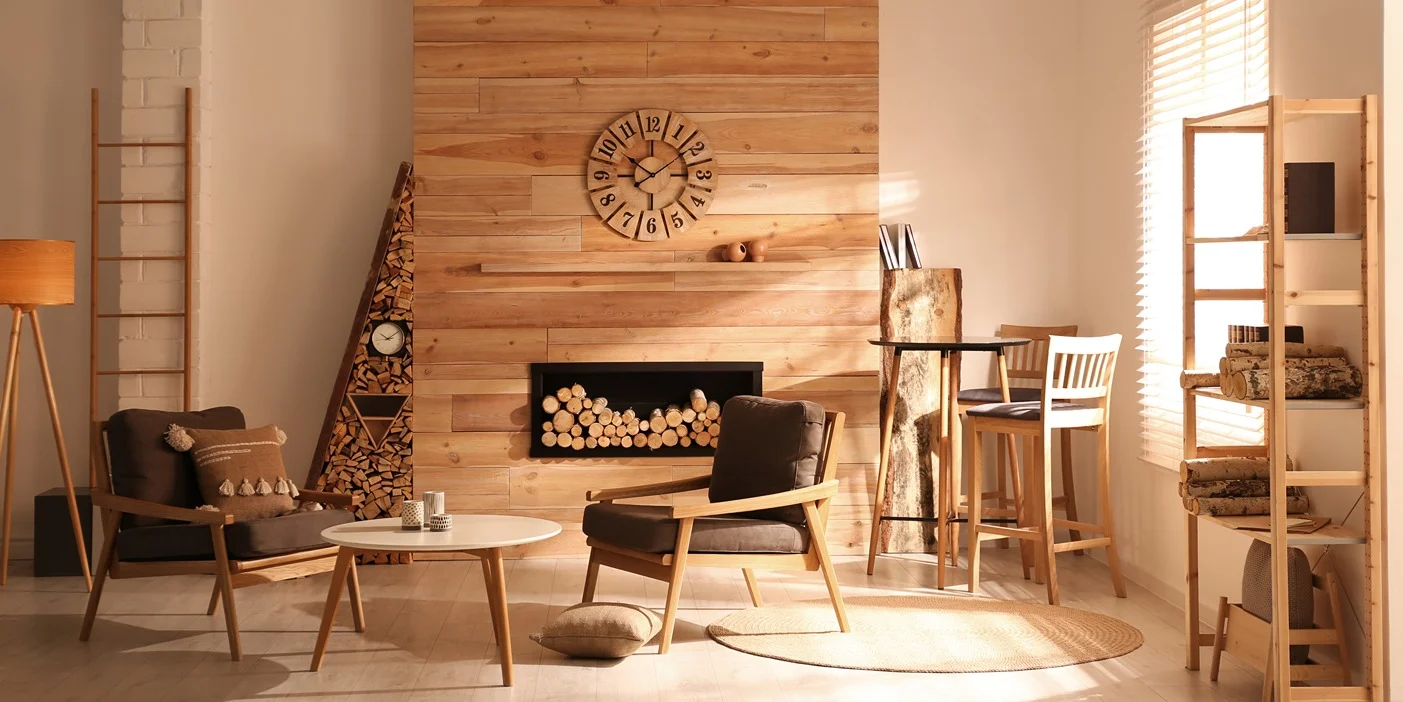 Ruang tamu minimalis dengan furniture kayu alami, kursi kayu modern, meja kayu, rak kayu, dan dekorasi interior bernuansa hangat.
