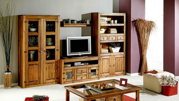 Set ruang tamu minimalis dengan lemari kayu, meja TV, rak penyimpanan, dan meja tamu kayu solid bergaya natural.