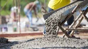 Proses pengecoran beton segar pada pekerjaan konstruksi bangunan dan infrastruktur