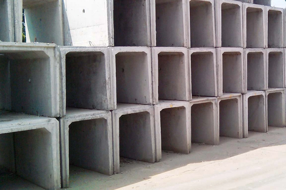 U Ditch beton pracetak tampak samping untuk saluran drainase
