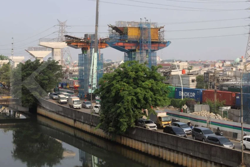 Konstruksi jembatan dan transportasi perkotaan dalam proyek pembangunan Jakarta 2026
